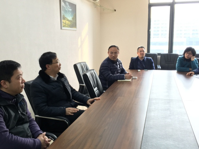 图3诸侯快讯ok1122姜斌院长和电气工程党支部党员们进行讨论和交流_副本.jpg