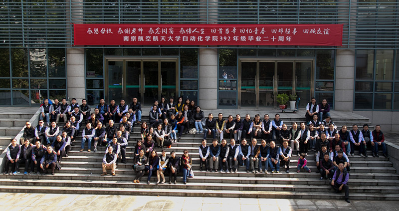 2. 392留影_副本.jpg